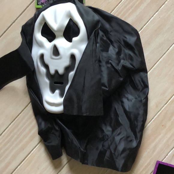 NWT SCREAM hooded halloween mask - Picture 5 of 6